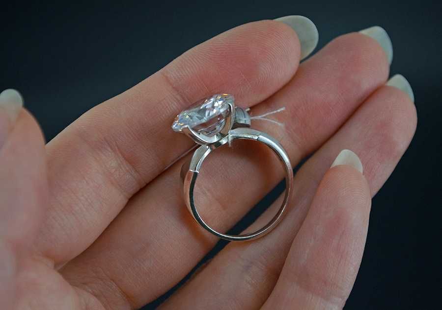 Серебряное кольцо с камнем (Фианит)