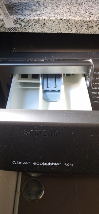 Maquina de lavar roupa com leve avarias