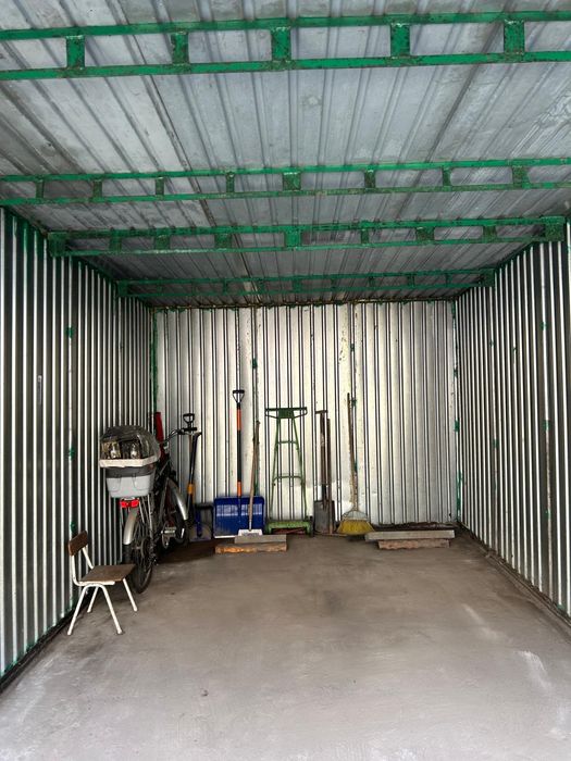 Garaż blaszano-murowany