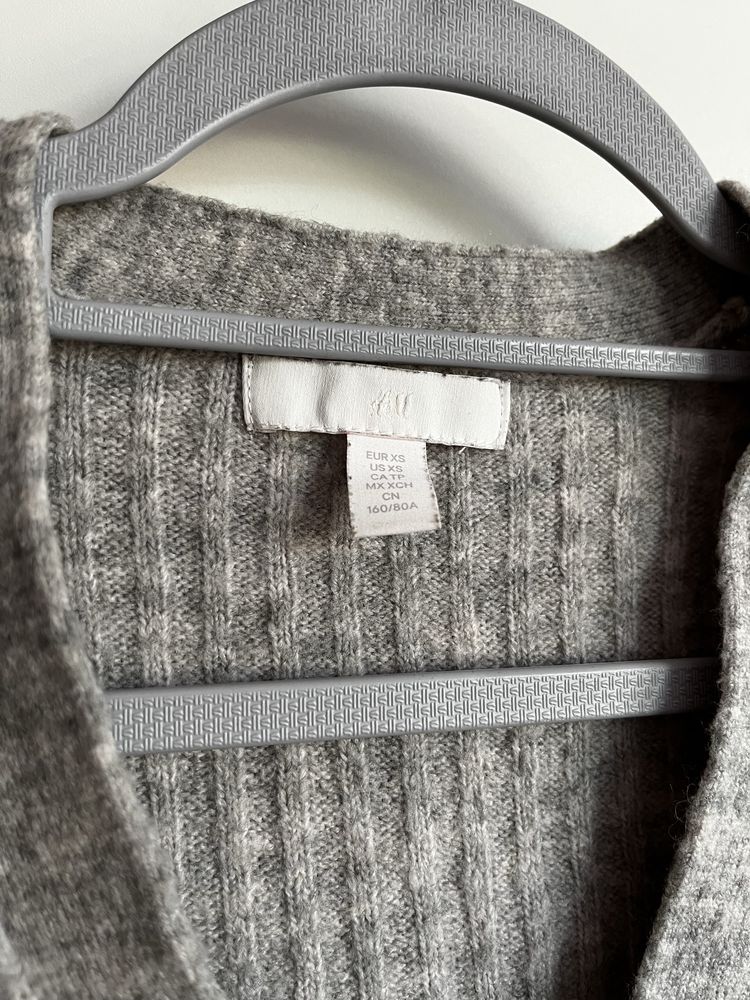 sweterek kardigan szary na guziki wełna h&m xs sweter