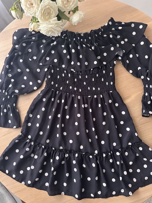 Sukienka w Grochy Hiszpanka Falbanki - Idealna na Imprezę!