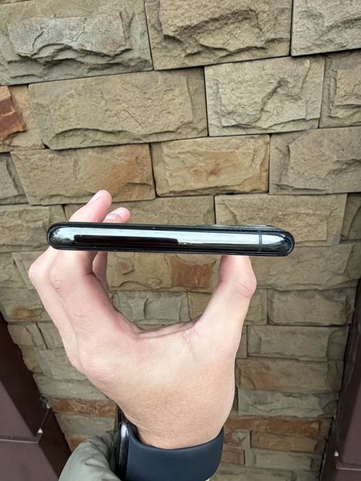 iPhone 11 Pro Max Midnight Green заблокирован