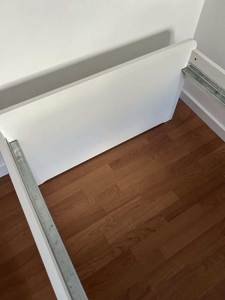 Cama de crianca com estrado e colchao