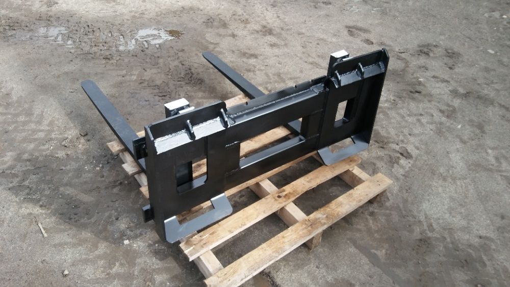 Paleciak Bobcat Avant widły do palet karetka miniładowarka ładowarka