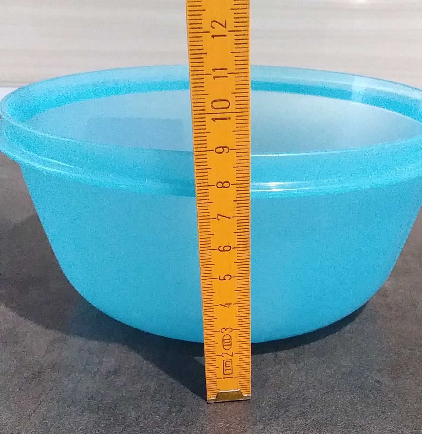Miska Tupperware z pokrywką i sztućcami box pojemnik 1,5L markowa