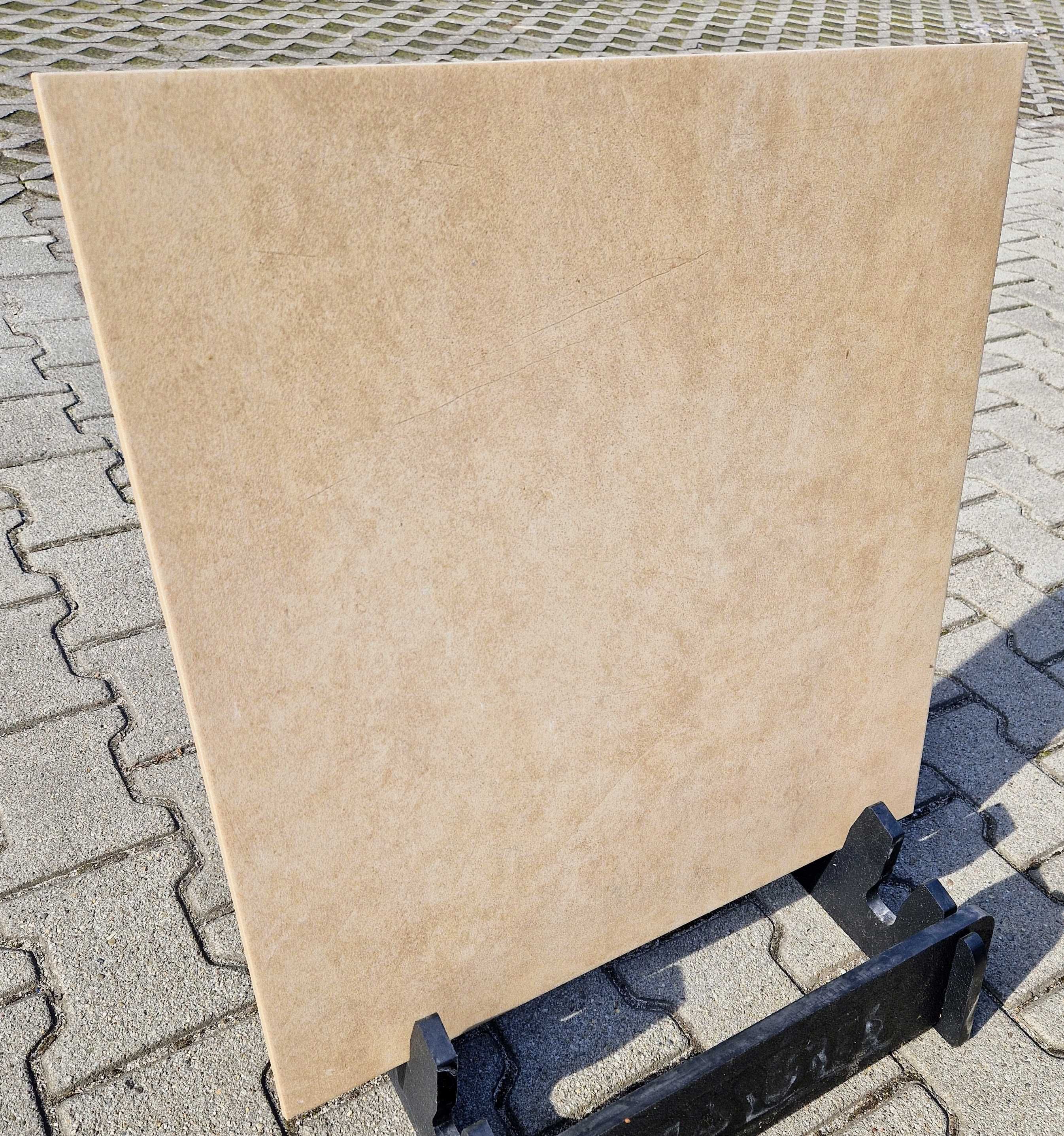 Nowoczesne płytki gresowe podłogowe matowe 60×60 Qubus Beige g2 kamień