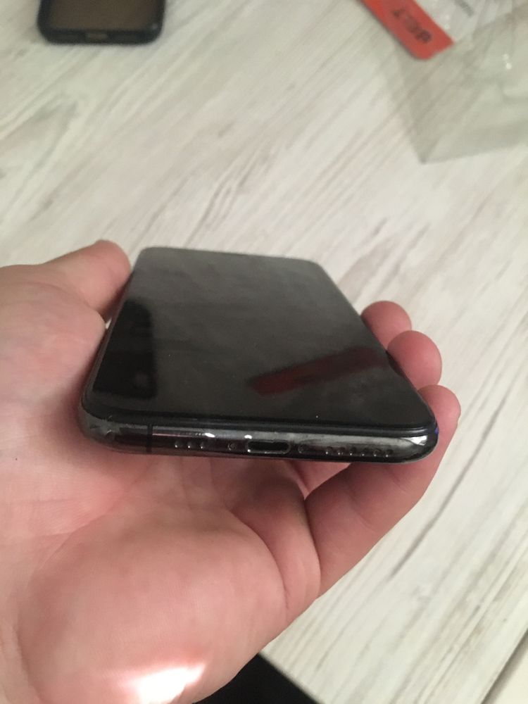 Продам Iphone XS 64 GB