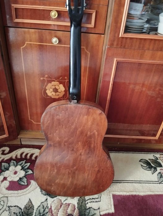 Гітара шестиструнна