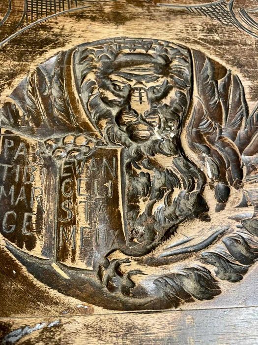 Stary rzeźbiony stół Napoleon III