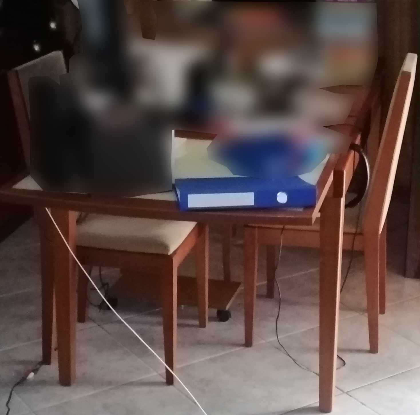 Conjunto MESA e CADEIRAS (4 Unidades)