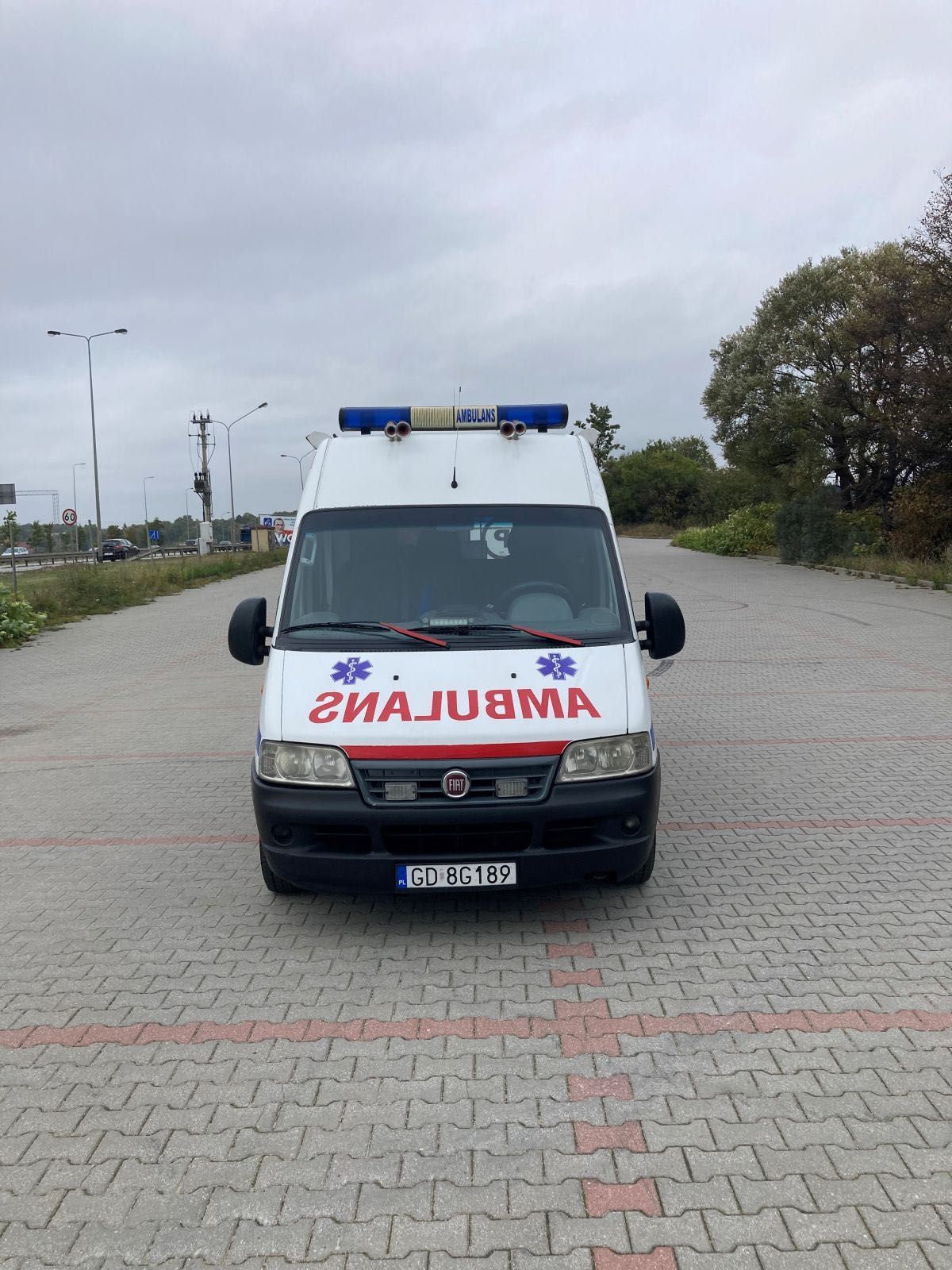 Ambulans Karetka Ambulance fiat Ducato baza pod kamper