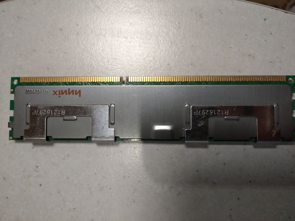 Hynix 8Gb DDR3 1333 MHz PC3-10600R 2Rx4 - память ECC Registered