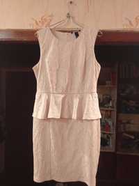 Біла сукня з баскою