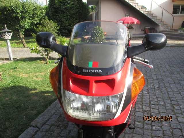 a venda .honda CBR 1000F potencia e conforto numa clássica desportiva