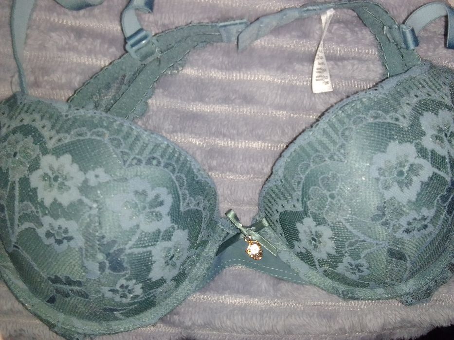 Biustonosz nowy zaciasny