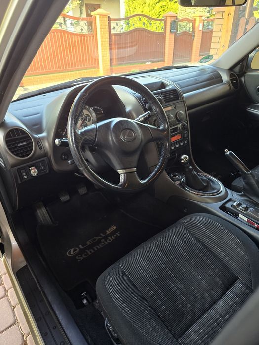 Lexus IS200  hak (rezerwacja do 19.10.2025)