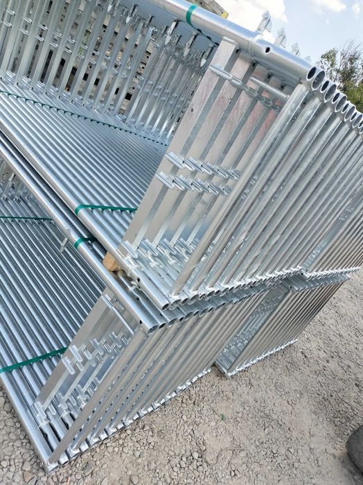 Rusztowanie 30x8,4 m   250m2