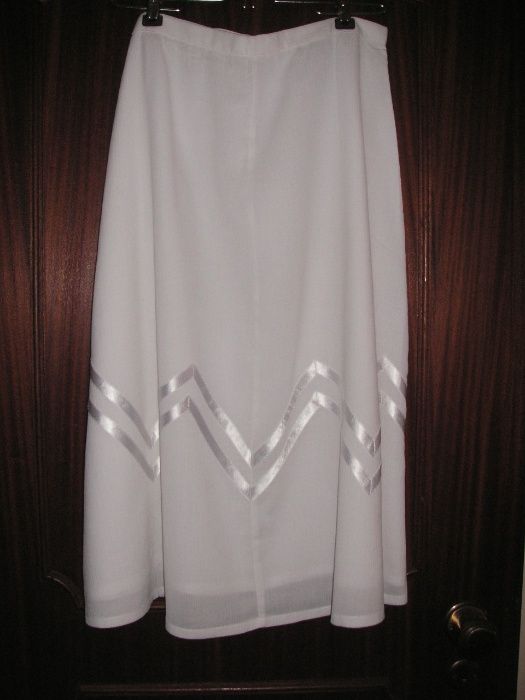 Saias Branco e às Flores