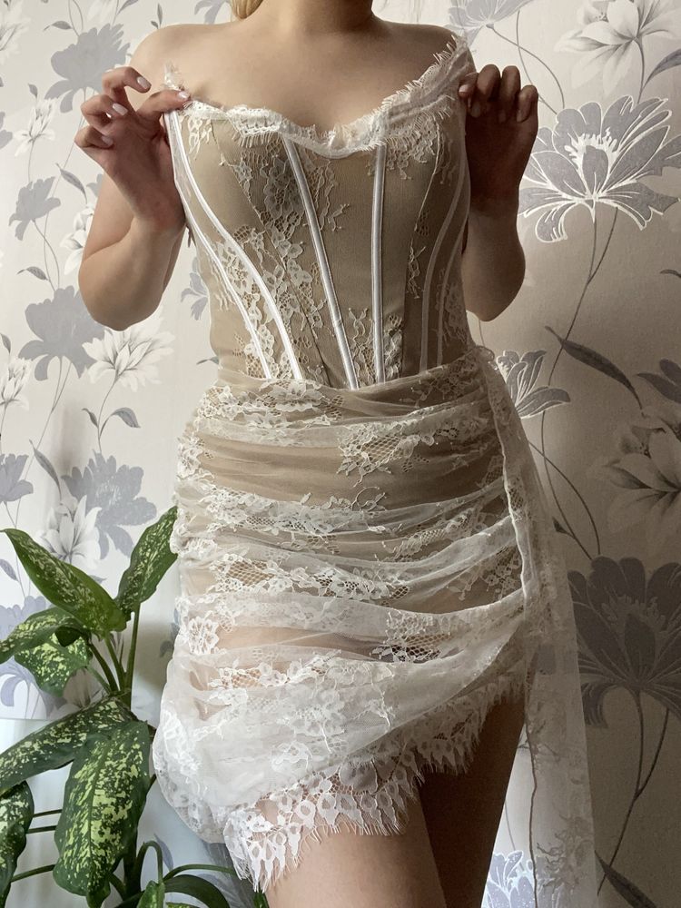 ажурное корсетное белое платье