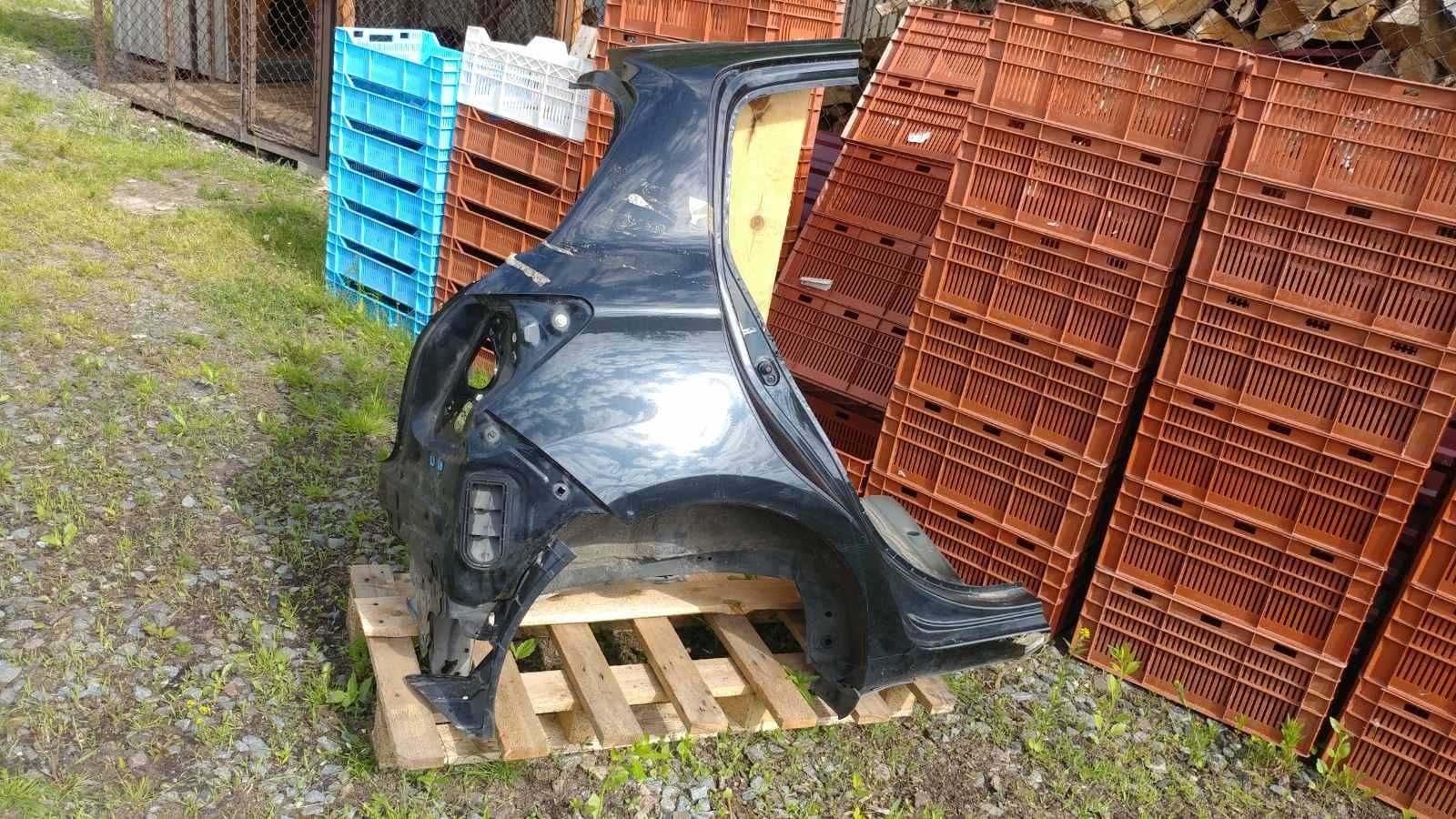 Бампер передній задній Toyota Yaris III  2011-2020 Четверть задня