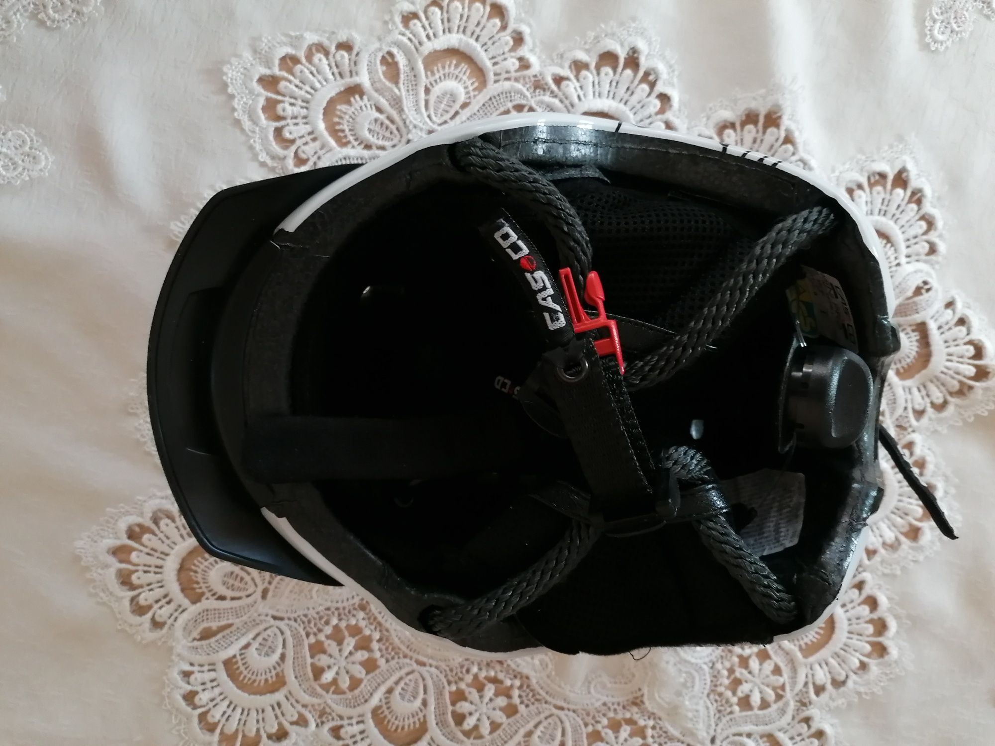 Kask narciarski firmy Casco