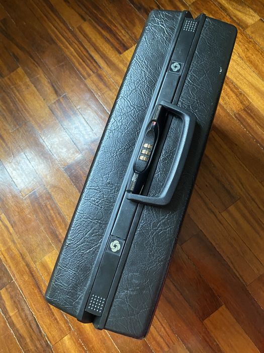 Mala vintage samsonite com código
