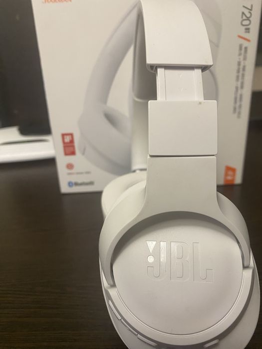 Продаю навушники JBL Tune 720BT