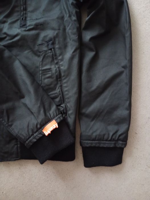 Брендова куртка Superdry.
Розмір M.