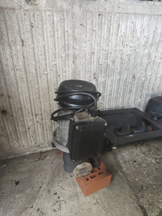 Zbiornik na ekogroszek, pellet z podajnikiem