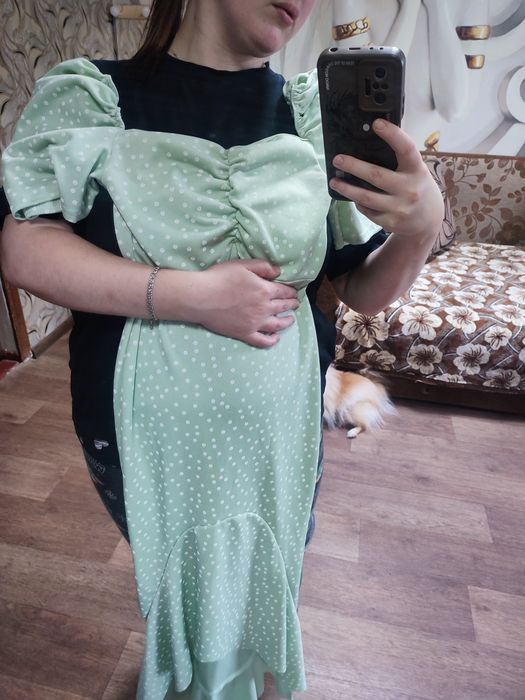 Жіноча сукня , довга заді, коротка спереду. Платье в пол