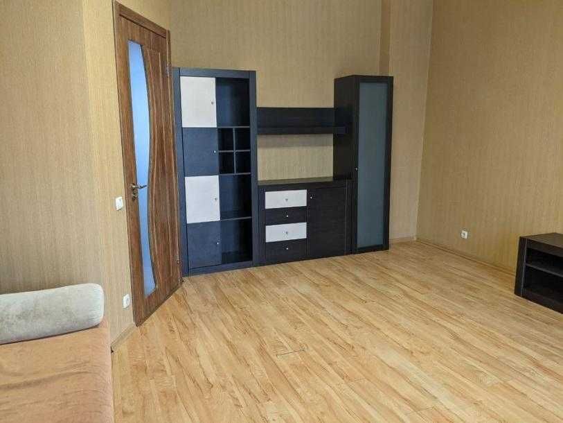 Продаж 2 к.квартири на пр. Науки з високими стелями.