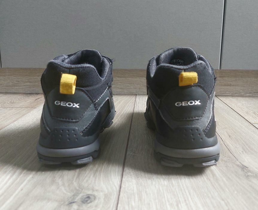 Ботинки Geox кроссовки демисезонные, размер 33