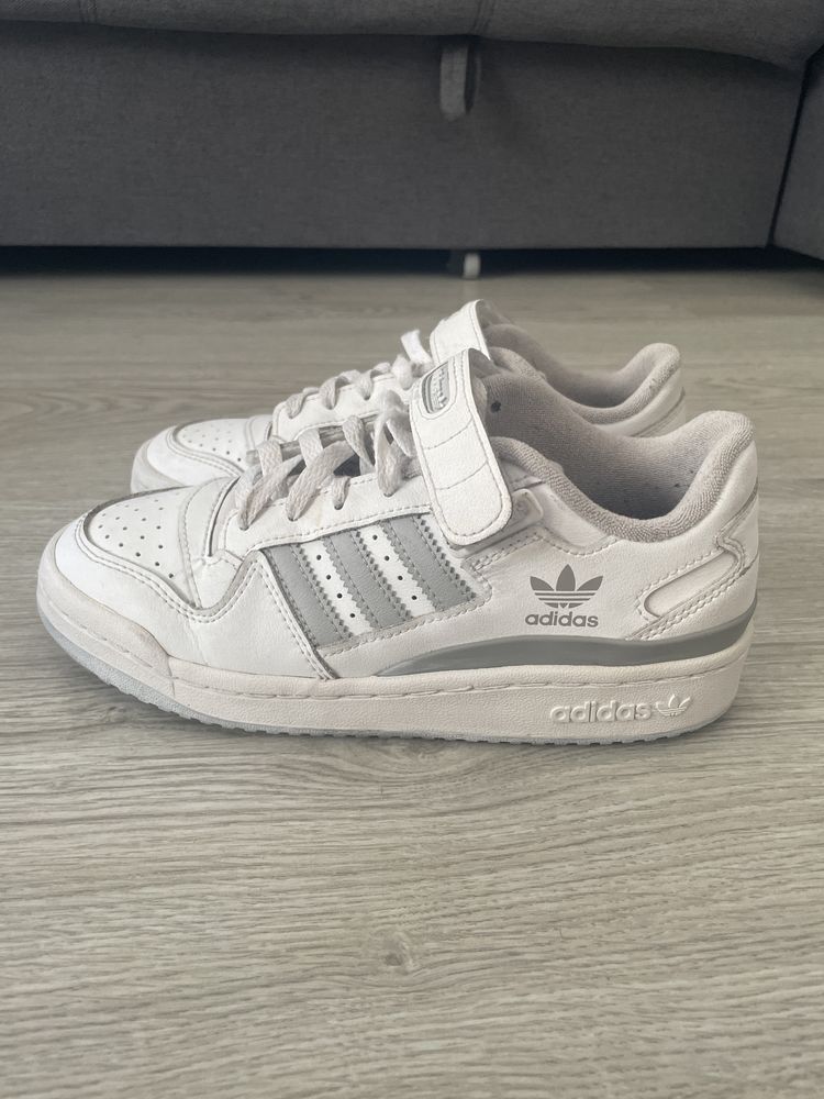 adidas forum brancos e cizentos
