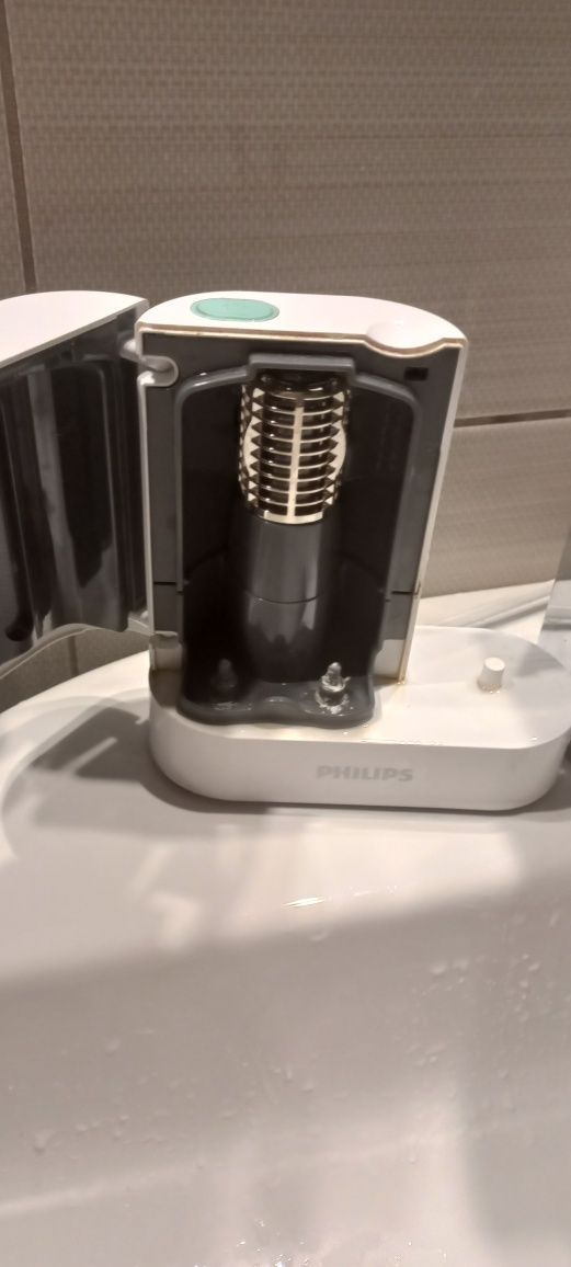 Stacja ładujaco -czyszcząca. Ładowarka i Sanitizer UV HX6160/D Philips