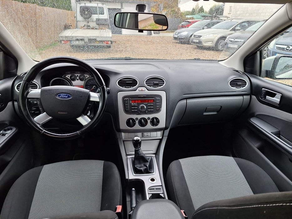 Ford Focus Kombi 1.6 Benzyna 2010 rok
