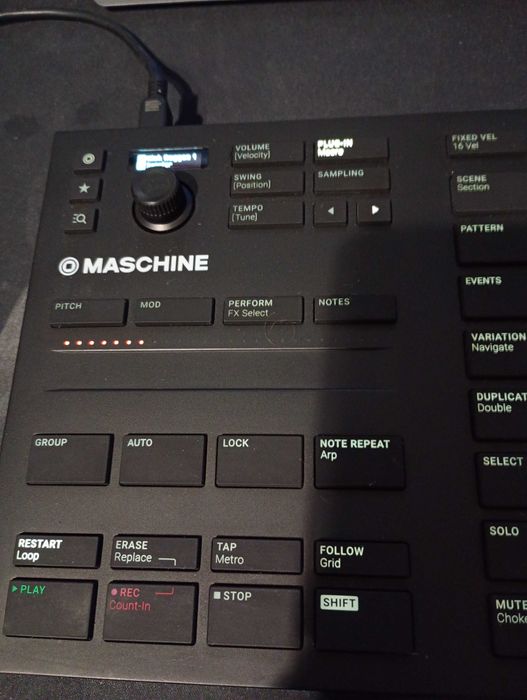 Maschine Mikro MK3 + Oprogramowanie z licencją Komplete Select