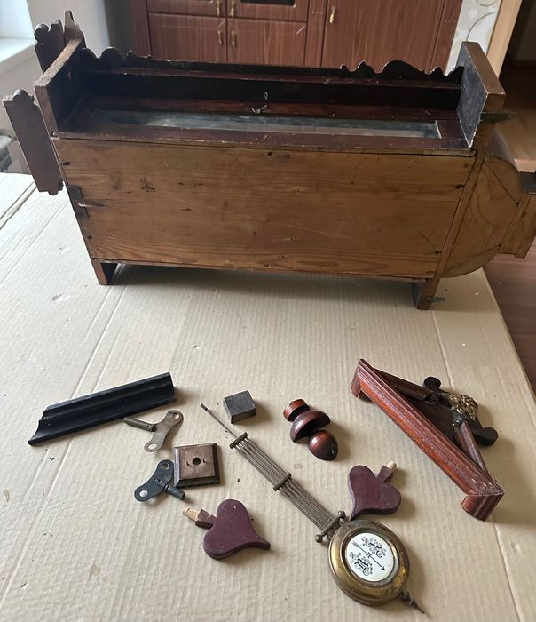 Часы настенные антикварные