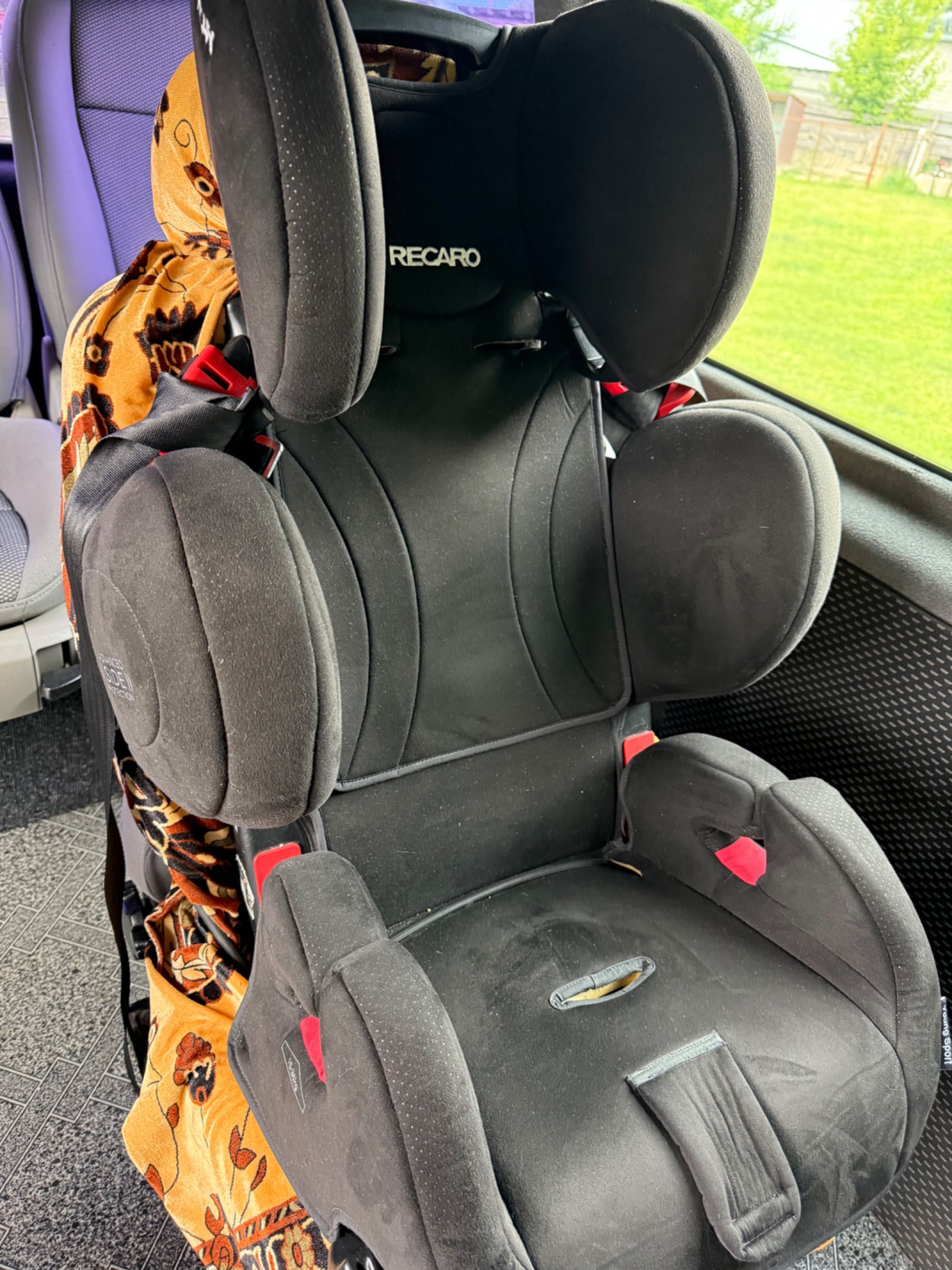 Автокрісло recaro