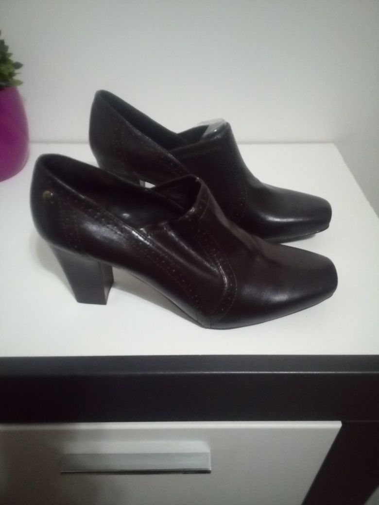 Nowe buty Etienne Aigner rozm 41