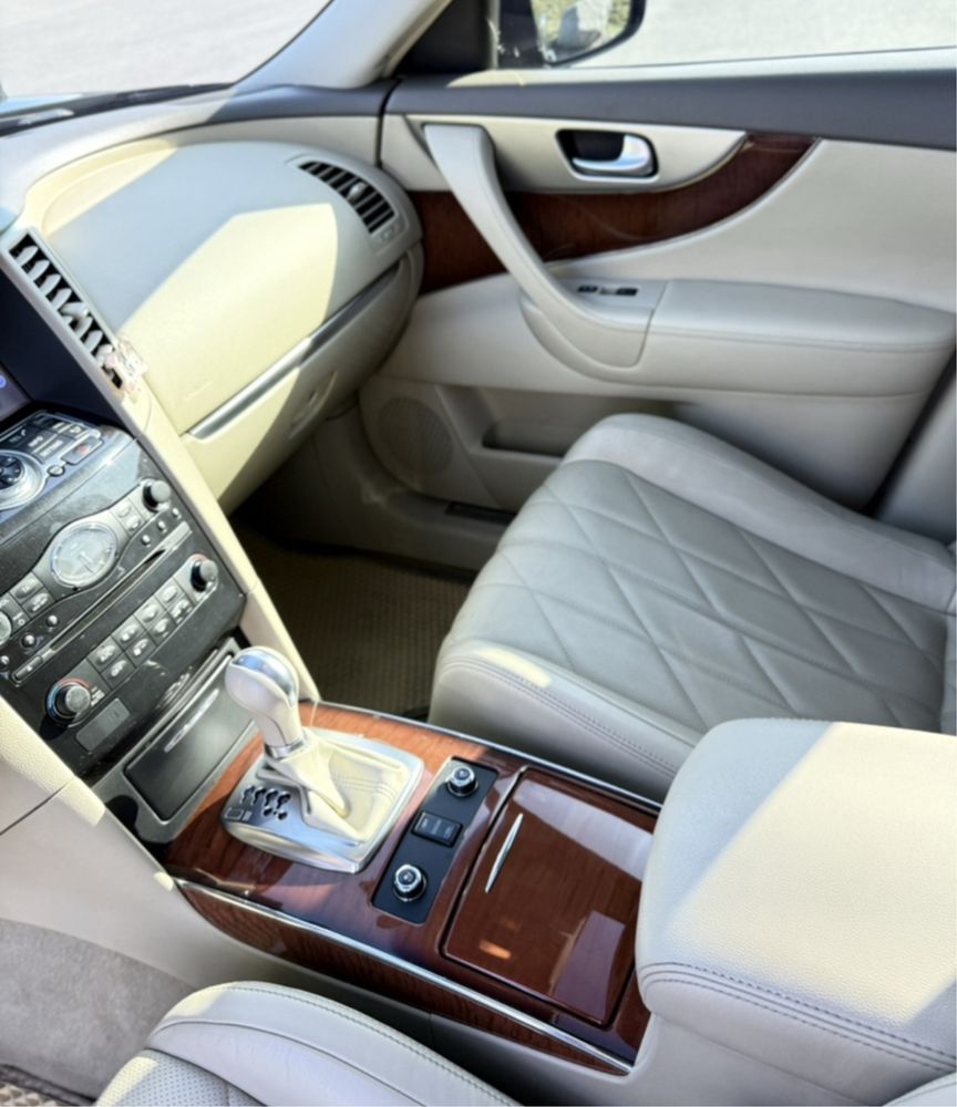 Infiniti QX70 2013
