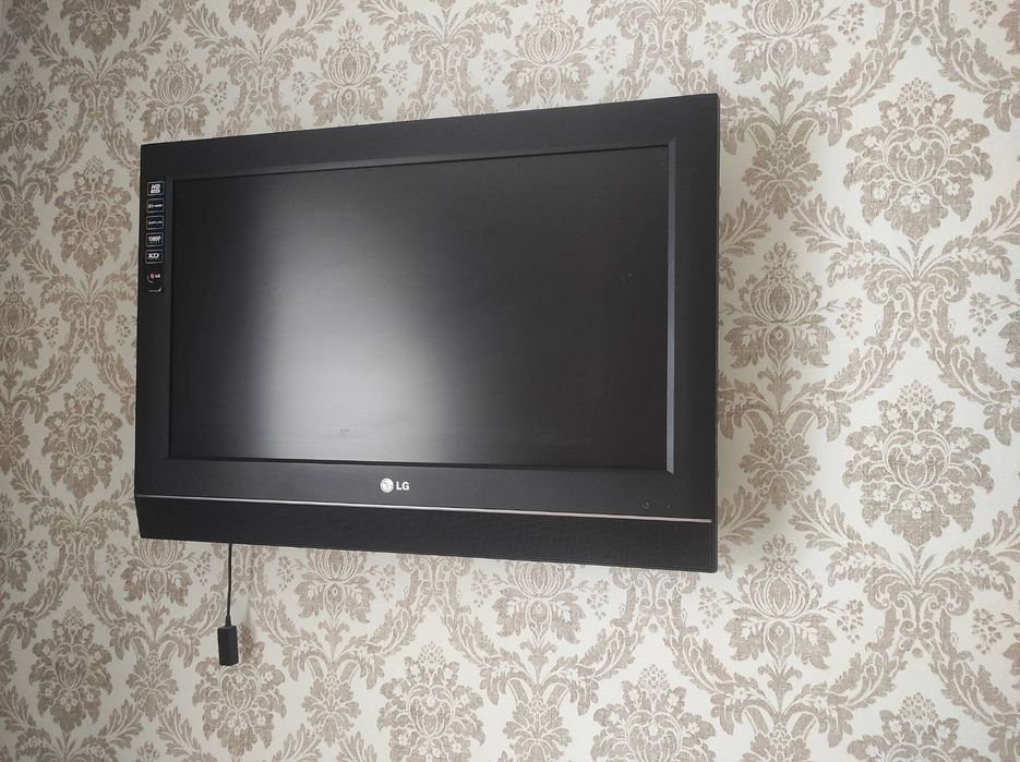Телевізор LG 37 плоский