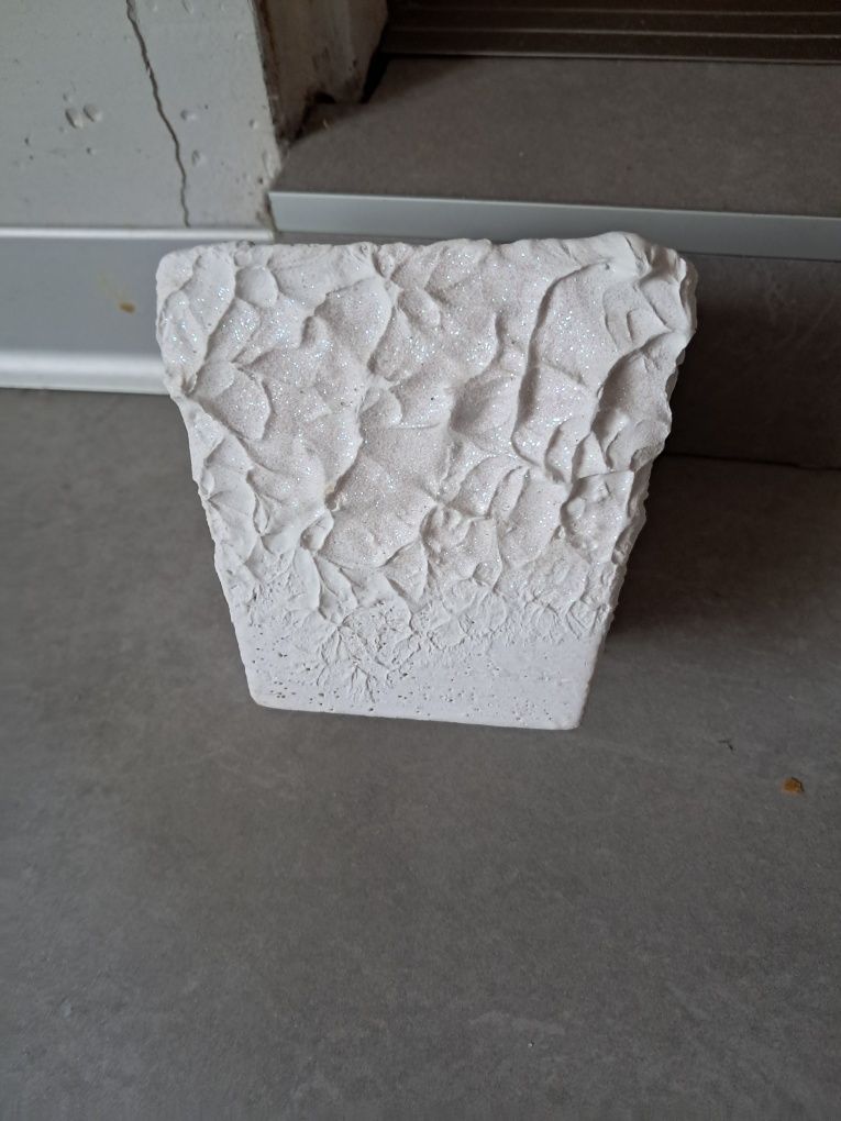 Biała donica gipsowa brokatowe 9 cm