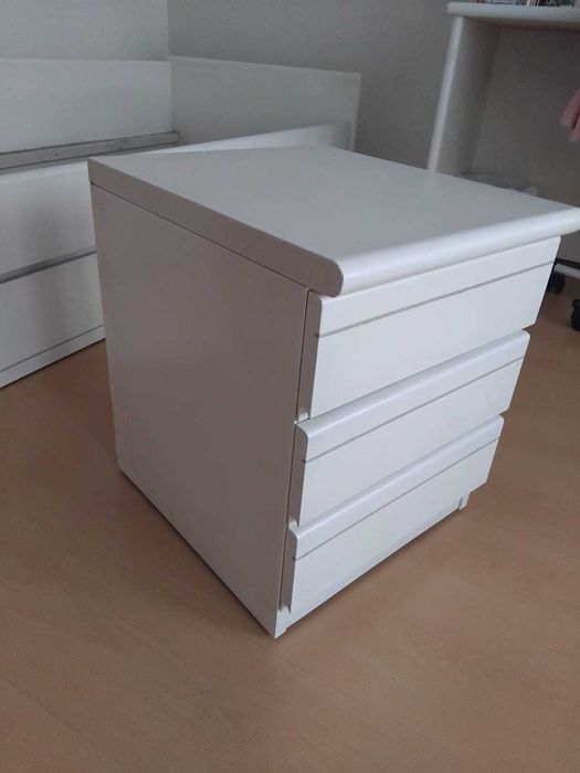 Moveis Criança - Cama-Secretaria- Mesa de cabeçeira- Bau -cadeira