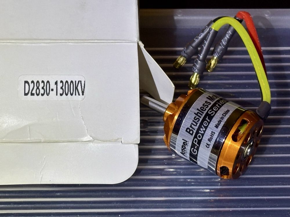 Silnik bezszczotkowy do samolotu rc D2830 obroty 1300kv