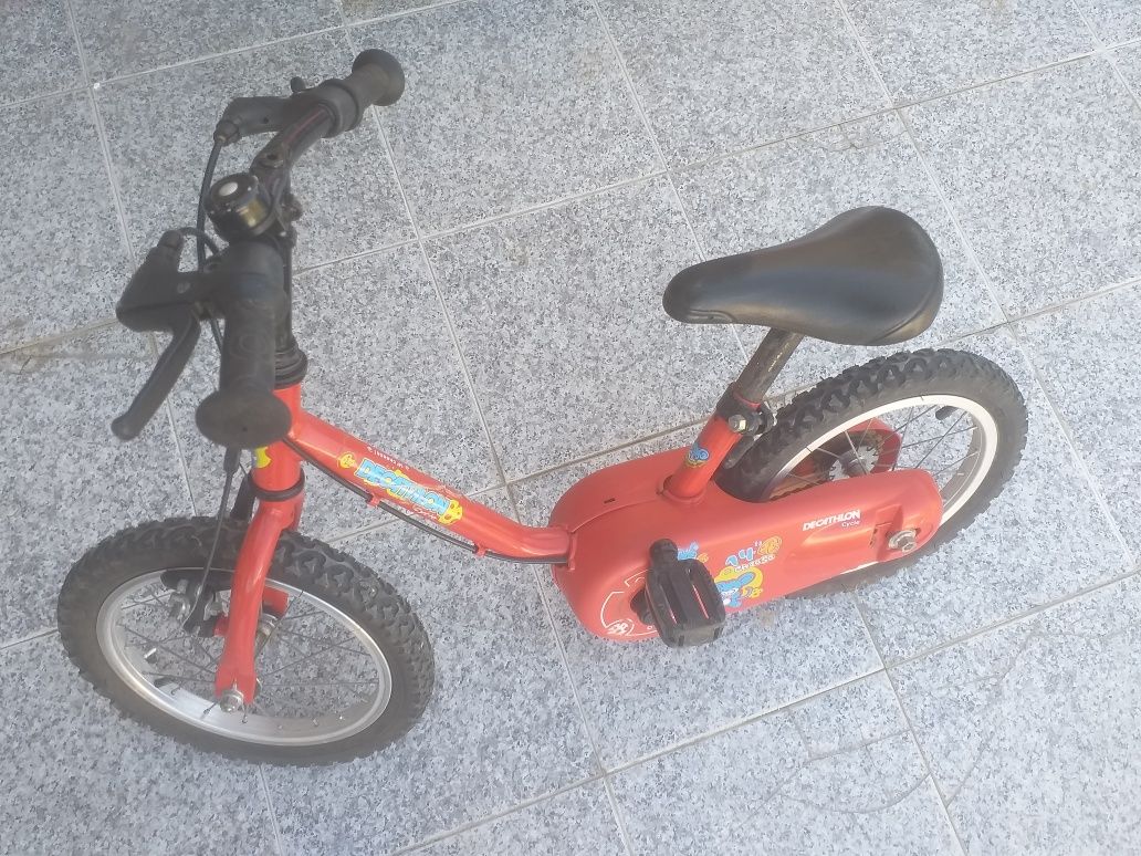 Bicicleta vermelha de criança - decathlon