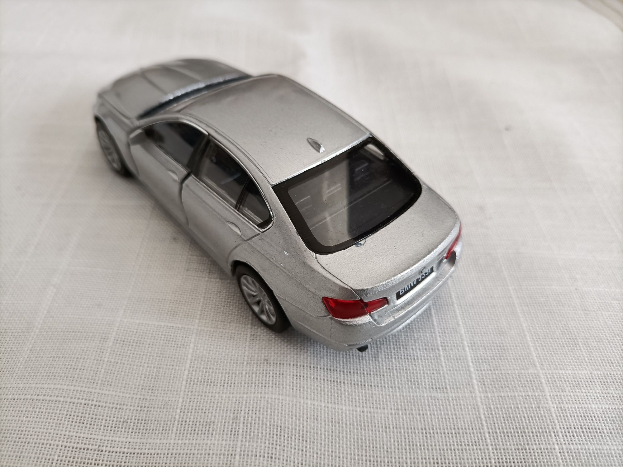 Samochód Welly 1:34 BMW 535i