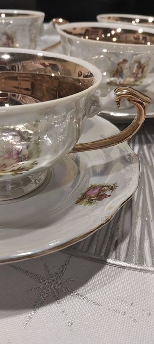 Filiżanki złocone-porcelana