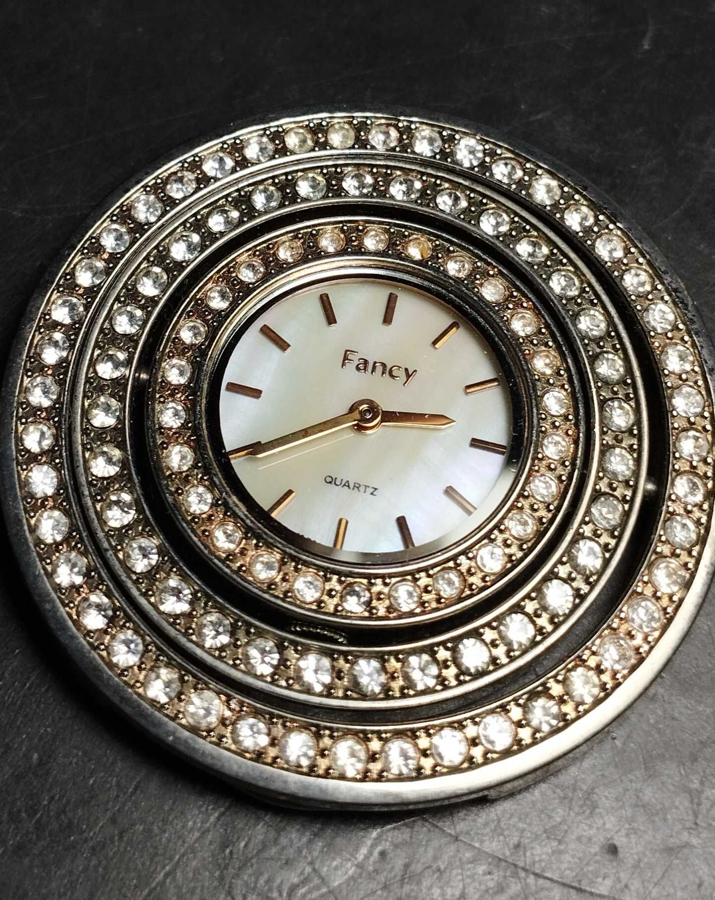 Женские наручные часы Bvlgari  Fancy, ювелирные, водостойкие.