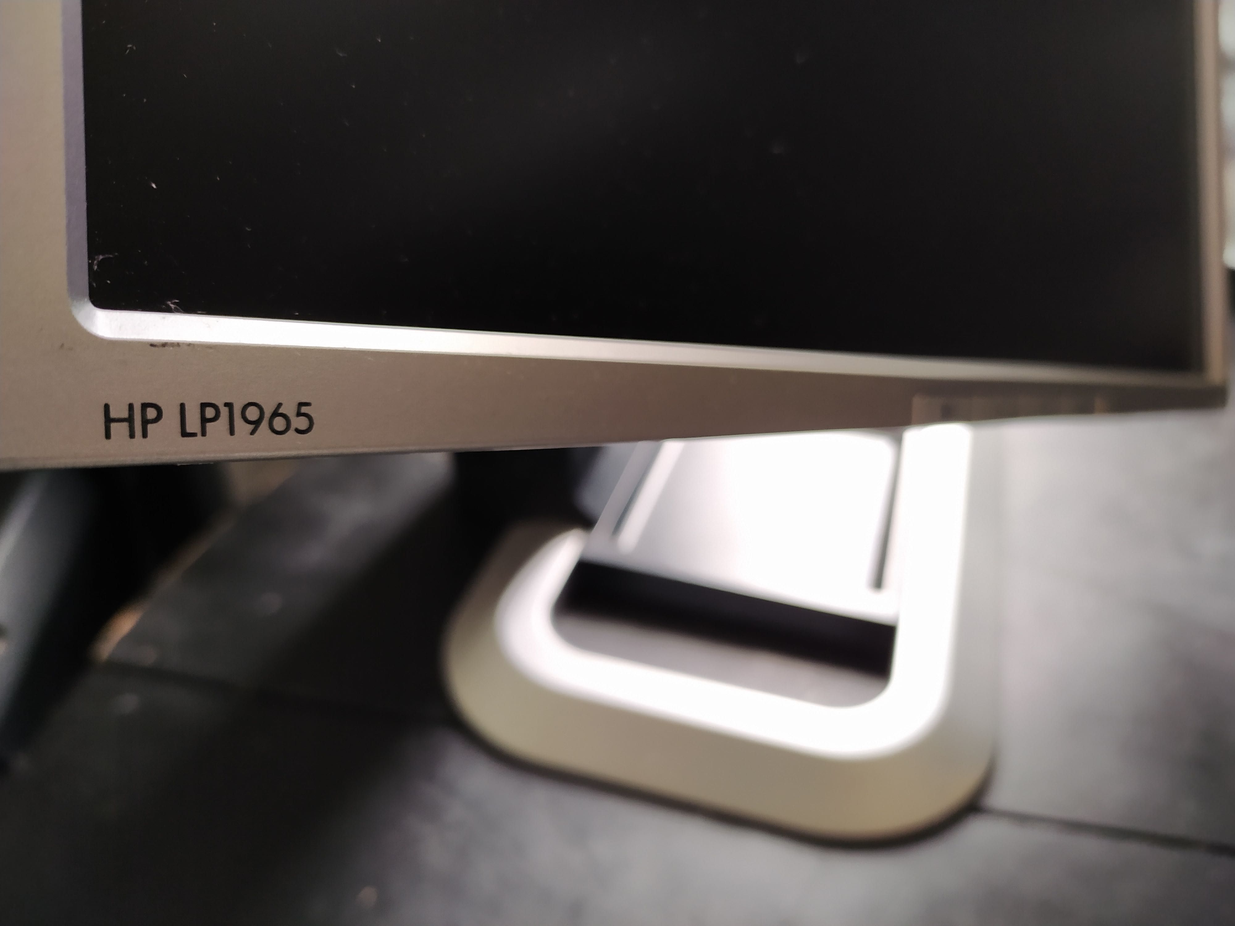 Monitor HP rotativo de 19 polegadas