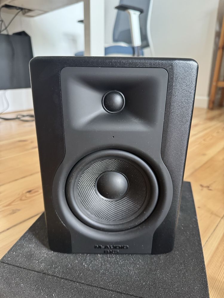 Monitory aktywne M-Audio BX5-D3 + podkładki i kable